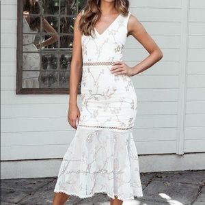 NWT. Jaus Sakura Dress White embroidered flowers. Bridal / Spring